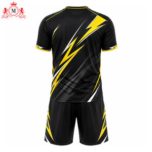 ชุดเสื้อฟุตบอลสีดำเหลืองแบบซับลิเมชั่นพร้อมกางเกงขาสั้น ระบายอากาศได้ดี ผลิตจากโพลีเอสเตอร์ สำหรับผู้ใหญ่ ชุดยูนิฟอร์มฟุตบอลชาย ตรวจจับรอยตะเข็บด้วยระบบเข็ม - Product Image 2