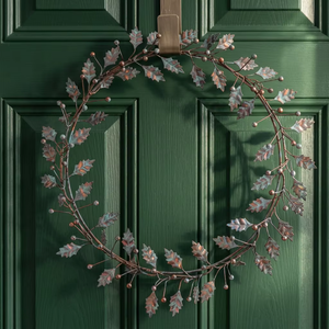 Corona de Metal Rústica con Adornos de Acebo, Acabado en Cobre Verdigris Vintage, Decoración Elegante para Puerta Navideña, Placa Decorativa Encantadora para Colgar en la Pared en Invierno - Product Image 5