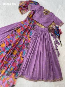Nueva colección Cosmos Silk con bordados de lentejuelas Zari y lehenga-choli de lona Patta y dupatta. Proveedor indio. - Product Image 2