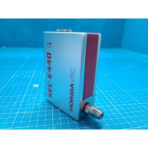 Horiba STEC N2 SEC-E440J SEC-E440J 200SCCM ตัวควบคุมการไหลของมวลที่ใช้เป็นชิ้นส่วนอุปกรณ์เซมิคอนดักเตอร์รุ่นเก่า - Product Image 2