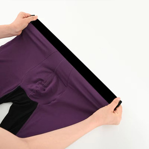 Pantalones Cortos de Compresión Personalizados al por Mayor para Hombre, Sólidos, Ecológicos, de Secado Rápido, con Bolsillos, Logotipo Personalizado, para Maratón, Running, Gimnasio y Entrenamiento - Product Image 4