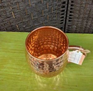 Ensemble de mugs en cuivre pour une esthétique de célébration haut de gamme, finition martelée, tasses en métal durables et réutilisables, mugs de service pour les fêtes - Product Image 6
