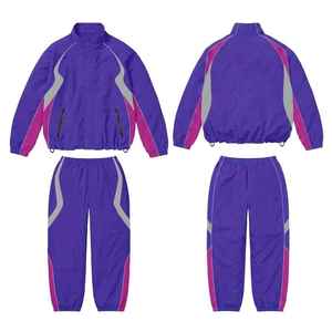 Ensemble de survêtement sportif gaufré pour homme avec logo personnalisé, coupe-vent de jogging respirant en nylon réfléchissant et bandes de passepoil blanc - Product Image 1