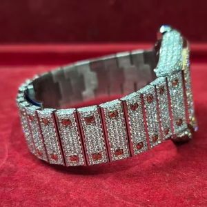 Montres de Luxe Millionaire Iced Out Moissanite Cadran Numérique Étanche 3 ATM Boîtier en Alliage Unisexe Montre Givrée UK Timepiece Vente en Gros - Product Image 1