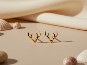 Boucles d'oreilles clous en or 14 carats en forme de bois de cerf, bijoux animaux mignons et minimalistes pour femmes, adolescentes, cadeau de mariage ou de fête - Product Image 1
