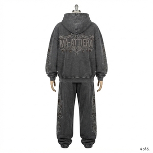 Conjunto de Sudadera con Capucha y Pantalones Jogger para Mujer, Personalizado, con Lavado Ácido, Gris Oscuro, con Pedrería, de Algodón y Felpa, Estilo Urbano, Venta al Por Mayor OEM - Product Image 3