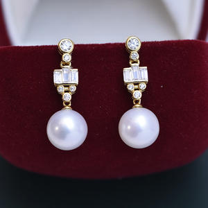 ต่างหูมุกน้ำจืด Edison Zhuji ขนาด 10-11 มม. ทรงกลม แสงสว่างสวยงาม เงินแท้ S925 ชุดเต็ม พร้อมตำหนิเล็กน้อย คุณภาพพรีเมียม - Product Image 1