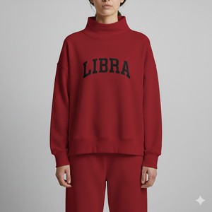 Pull tricoté oversize moderne pour femme, col montant, avec logo frontal, coupe structurée et décontractée, idéal pour superposer en hiver - Product Image 1