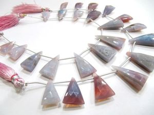 ลูกปัดโอปอลสีน้ำเงินลาเวนเดอร์ธรรมชาติทรงสามเหลี่ยมเจียระไนแบบบริโอเล็ต ความยาว 8 นิ้ว - Product Image 2