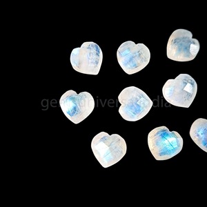 Pierre de lune arc-en-ciel naturelle chatoyante, forme cœur, gemme facettée 10 mm, pendentif cœur sculpté à la main, breloque, vente en gros, fabrication de bijoux en vrac - Product Image 6