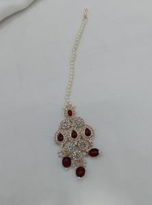 Exquisito Conjunto de Joyería Nupcial Étnica Chapada en Oro Rosa con Aleación, Collar Gargantilla de Piedra de Zirconia, Pendientes y Maang Tikka para Aniversario - Product Image 5