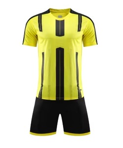 Ensemble de maillot de football jaune et noir pour homme, manches courtes, polyester respirant, coupe athlétique, toutes saisons, col rond - Product Image 1