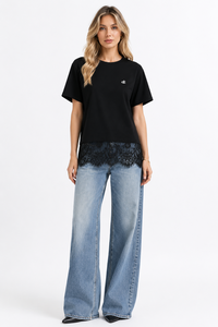 Nouveau design – T-shirt chic pour femme à manches courtes, ourlet en dentelle, épaules tombantes, couleur unie, personnalisation DTG, 100 % coton, élégant et confortable - Product Image 4