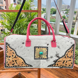 Vente de gros Sac de voyage unisexe en cuir de vachette véritable Logo personnalisé fait à la main Sac de sport unisexe en cuir de vachette fait main - Product Image 4