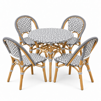Ensemble de salle à manger d'extérieur en rotin, table ronde 4 places avec chaises, motif gris et blanc, mobilier de jardin contemporain résistant aux intempéries