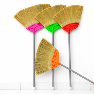 Balai à herbe traditionnel écologique avec manche en bois, tête en matériaux végétaux naturels, poils moyens orange, durable pour le nettoyage des sols - Product Image 2
