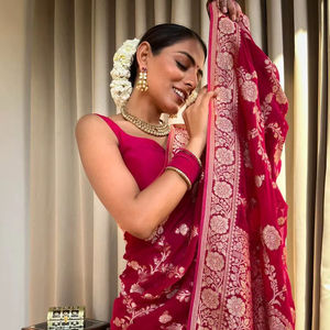 Sari en soie Banarasi avec travail Zari, look royal - Product Image 1