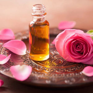 Huile essentielle de rose Rosa Damascena 100% pure et naturelle, distillée à la vapeur, parfum floral frais et sucré, pour les soins de la peau, les cosmétiques et la beauté - Product Image 1