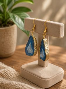 Boucles d'oreilles pendantes modernes en agate naturelle de qualité supérieure pour femmes, design vintage, forme fantaisie, géode bleue claire, druzy - Product Image 2