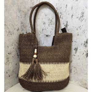Sac à bandoulière Boho en raphia avec pompon beige et marron tissé à la main fourre-tout en paille sac à main écologique polyvalent pour le marché, les voyages ou les vacances - Product Image 6