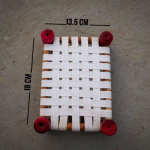 Cama de madera Khatiya para el ídolo Ladoo Gopal – Mini mueble decorativo hecho a mano para la decoración de templos, suministro al por mayor - Product Image 1