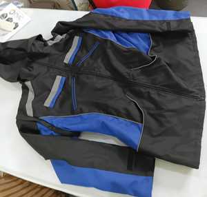 Veste de promenade pour chien avec attache de laisse intégrée - Product Image 1