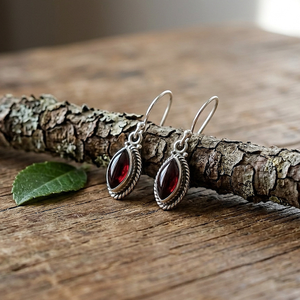 Pendientes de Plata de Ley 925 con Granate Rojo, Chapados en Oro Rosa y Oro Amarillo, Hechos a Mano, Estilo Boho Vintage, Regalo para Mujer - Product Image 1
