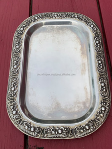 Bandeja de metal pulido de alta calidad con asas dobles perfecta para servir bebidas y aperitivos disponibles al mejor precio - Product Image 4