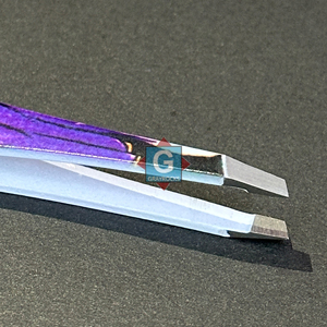 Pinzas de Depilación de Cejas de Acero Inoxidable de Alta Calidad con Diseño de Pestañas Hermosas y Clips - Product Image 3