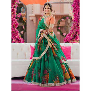 Magnifique Organza Lehenga Choli imprimé numérique floral vert - Product Image 1