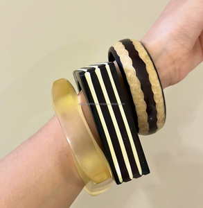 Bracelets en résine acrylique de couleur personnalisée en gros pour femmes, bracelets ronds légers faits à la main pour un usage quotidien, fête - Product Image 3