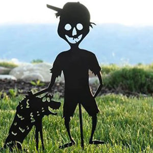 Adornos de jardín de hierro hechos a mano para Halloween que añaden un encanto gótico a la decoración exterior del hogar para temas de terror de temporada. - Product Image 1