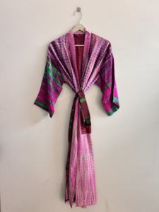 Kimono vintage de seda suave y cómodo, hecho a mano, teñido a mano, bata larga, pareo de playa - Product Image 4