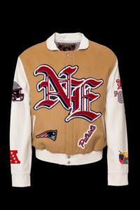 Veste universitaire Old English en laine et cuir des Patriots de la Nouvelle-Angleterre, couleur camel - Product Image 1