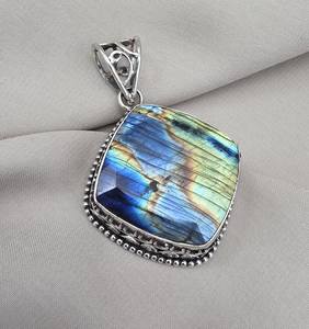 Pendentif en labradorite naturelle, argent sterling 925, forme coussin, labradorite chatoyante, bijoux en pierres précieuses faits à la main - Product Image 5