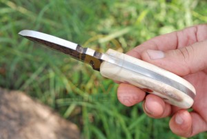 Couteau à dépecer artisanal en acier carbone avec manche en os, couteau de chasse avec étui en cuir, tranchant comme un rasoir, cadeau EDC pour homme - Product Image 4