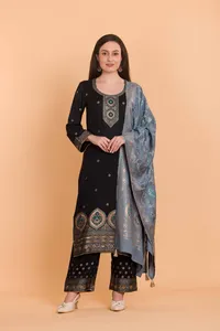 Safaa Winter Sakeena Premium Acrowool Tissu non coupé pour robe de femme avec étole, matière pour costumes et robes en laine, costume d'hiver - Product Image 5