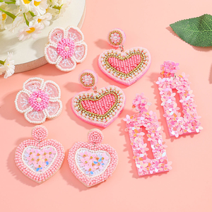 Collier artisanal en perles de rocaille pour la Saint-Valentin, motif cœur/fleur/lettre rose, bijou romantique pour femme, par MULTI CRAFT - Product Image 5