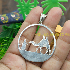 Collar con Colgante de Caravana del Desierto de Camellos en Plata de Ley 925, Hecho a Mano, Silueta Árabe, Amuleto Redondo, Joyería Nómada de Oriente Medio, Regalo - Product Image 5