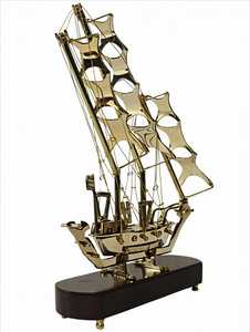 Barco de Vela de Metal con Acabado Dorado para Decoración de Mesa de Oficina en Casa, Adorno Náutico y Producto de Regalo - Product Image 1