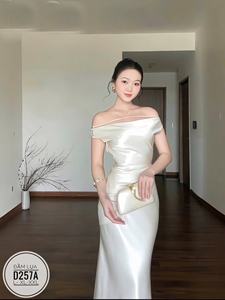 Robe longue de luxe unie pour femme, coupe sablier ajustée, épaules dénudées, taille naturelle, en tissu tissé, fabrication vietnamienne - Product Image 2