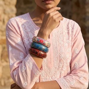 Ensemble de bracelets en papier mâché kashmiri faits à la main, motif floral ivoire, motif ethnique traditionnel, bijoux indiens fabriqués en Inde, export en gros - Product Image 4