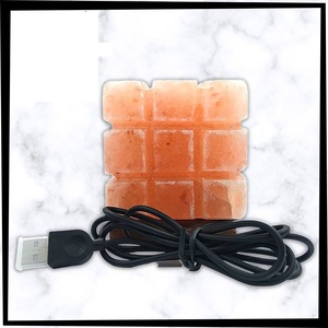 ของตกแต่งบ้านคุณภาพพรีเมียม - โคมไฟเกลือหิมาลัยแบบ USB แกะสลักด้วยมือ ดีไซน์สวยงาม ลดราคาต้อนรับปีใหม่ บรรจุภัณฑ์แบบถุงธรรมชาติ รูปทรงสี่เหลี่ยมผืนผ้า - Product Image 5