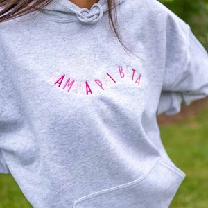 เรดอัลฟ่า |   เสื้อฮู้ดโอเวอร์ไซส์ผ้าฟลีซสำหรับผู้หญิงและผู้ชาย แบรนด์ Phi Tackle Twill ลายพิมพ์ตัวอักษรด้านหน้า ดีไซน์รูปหัวใจ สวมใส่สบายๆ - Product Image 6