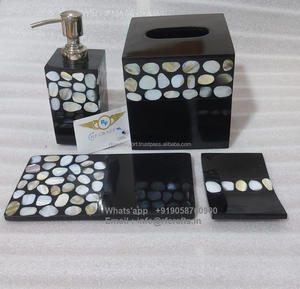 Rehaussez la salle de bain de votre hôtel avec cet élégant plateau, distributeur de savon et ensemble de porte-savon - Product Image 6