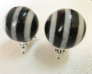 Esfera de Ágata Blanca y Negra, Piedra Preciosa Natural Hecha a Mano, Cristal Impermeable para Decoración del Hogar, Exportaciones de Cristal de Gujarat-Amayra - Product Image 4