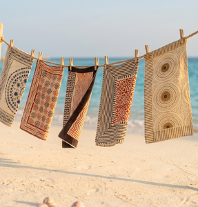 Pañuelo Cuadrado de Algodón con Estampado Artesanal, Diseño Floral Boho, Pañuelo Multifuncional y Accesorio para el Cabello, Accesorio de Playa para Mujer, Verano - Product Image 1