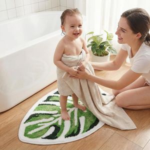 Tappetino da Bagno Morbido con Foglia di Monstera Verde, Antiscivolo, Motivo Floreale Tropicale, Lavabile in Lavatrice, Accessorio Divertente per il Bagno - Product Image 6