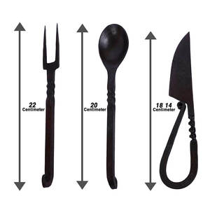 Ensemble de couverts de cuisine rustiques en métal noir, forgés à la main par un fermeur, couteau, fourchette, cuillère, vaisselle de camping, ustensiles de cuisine faits à la main - Product Image 2