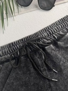 Conjunto de 2 Piezas para Hombre, 100% Algodón, Lavado Ácido, Camiseta y Pantalones Cortos con Efecto Desgastado y Asimétrico - Product Image 3